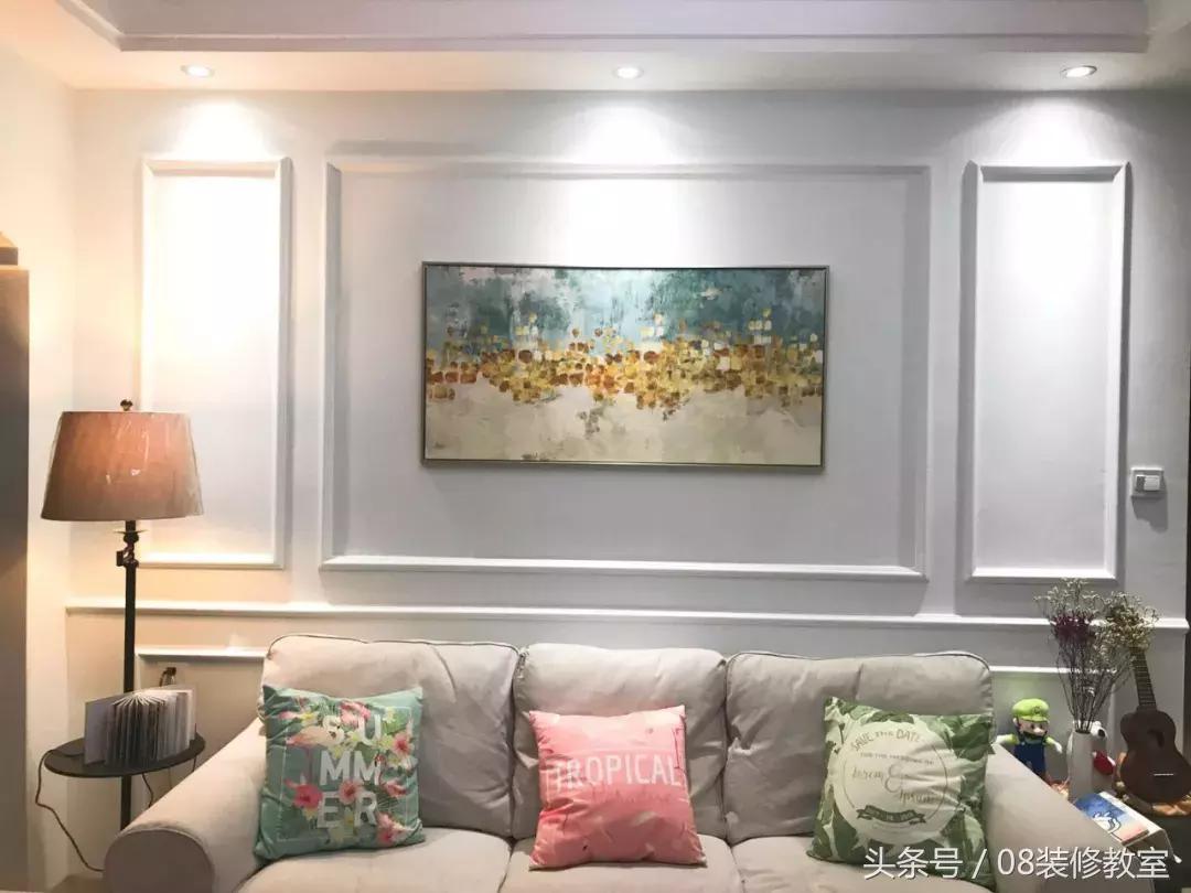 一直在纠结沙发背景墙要不要挂画,今年最流行挂画怎么选