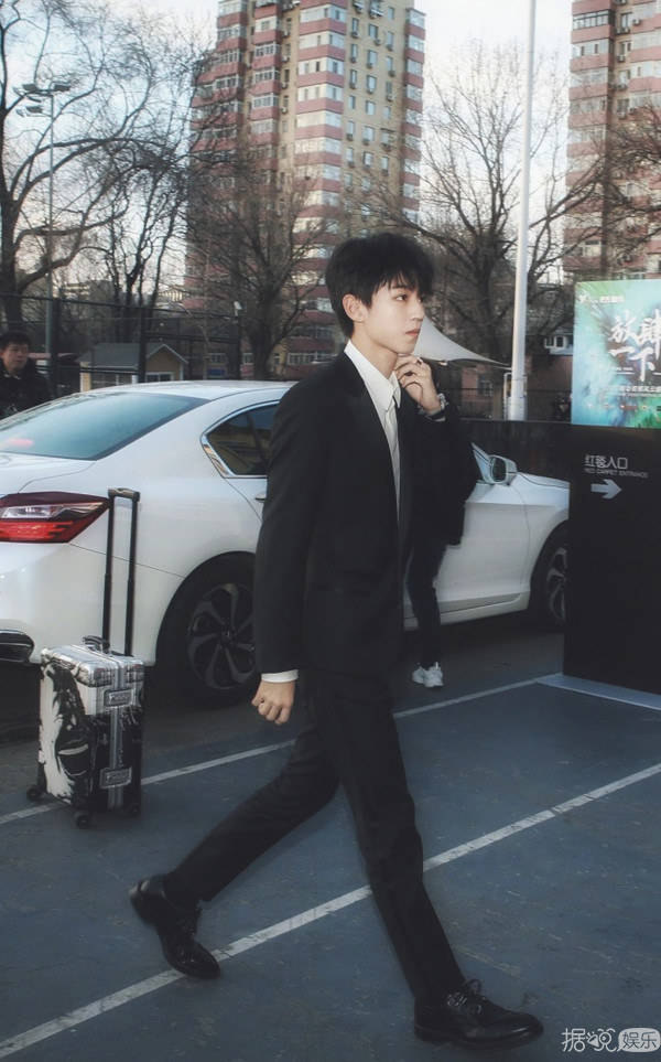 和王俊凯上演霸道总裁爱上我?这些粉丝绝对是从戏精学院毕业的