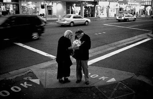 你永远不知道父母不在家的时候,你们不在身边时父母都是怎么过的