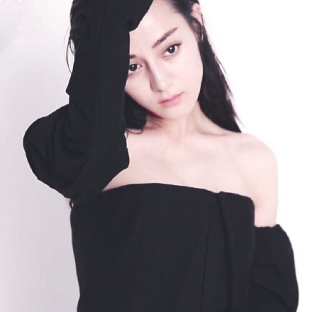 迪丽热巴自拍素颜评论区,迪丽热巴被网友抓拍