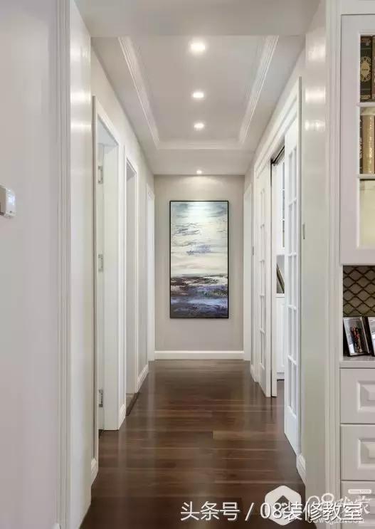 一直在纠结沙发背景墙要不要挂画,今年最流行挂画怎么选