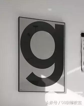 一直在纠结沙发背景墙要不要挂画,今年最流行挂画怎么选