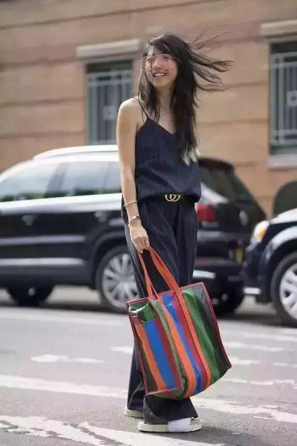 杜海涛机场购物袋,杜海涛背什么牌子的包