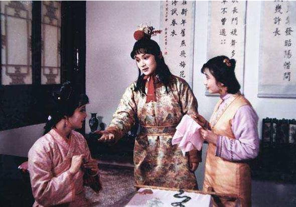 贾宝玉的通灵玉是什么意思,贾宝玉的通灵宝玉的作用