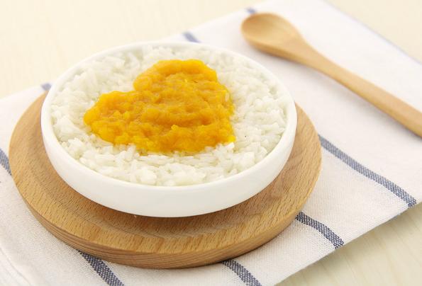 宝宝辅食12个月简单,苹果给12个月的宝宝做辅食