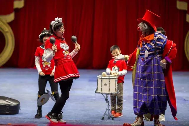 腊月二十四到大年三十，每晚央视少儿频道陪你《过年啦》！