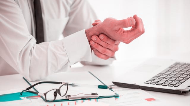 腱鞘炎囊肿贴什么可以缓解疼痛,手指疼痛是腱鞘炎咋回事