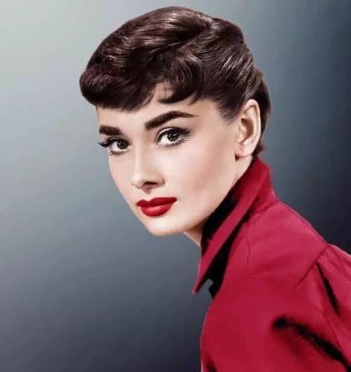 跟着宋慧乔、李圣经一起打造“新年妆”,你看怎么样?