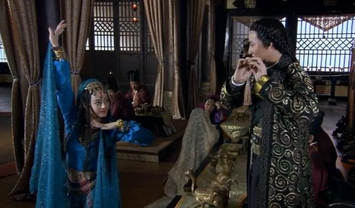 胡旋舞经典视频,胡旋舞有固定动作吗