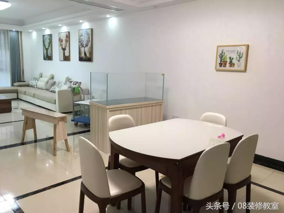 一直在纠结沙发背景墙要不要挂画,今年最流行挂画怎么选