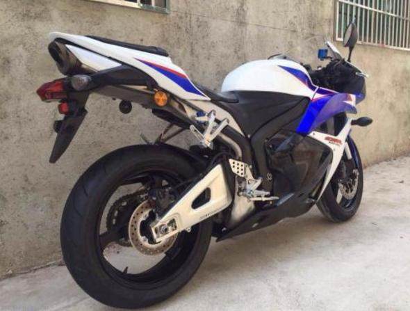 摩托车高速刹车一捏就吱吱响,摩托车高速刹车刹前刹还是后刹