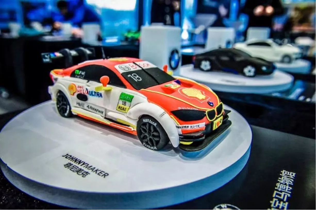 2.6米宝马logo大蛋糕,300人没有吃完