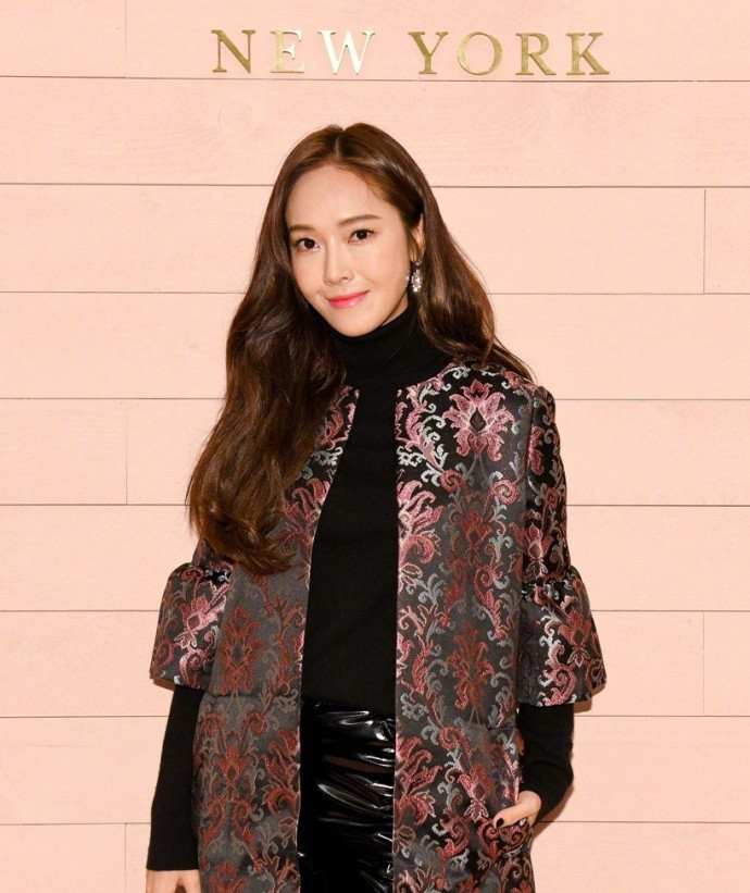 郑秀妍出席巴黎时装周2020年,郑秀妍巴黎时装周王者归来