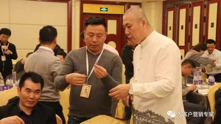 如何拿捏你的客户让他死心塌地,怎么样让讨厌你的客户喜欢你