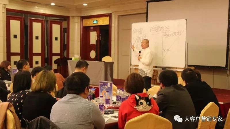 如何拿捏你的客户让他死心塌地,怎么样让讨厌你的客户喜欢你