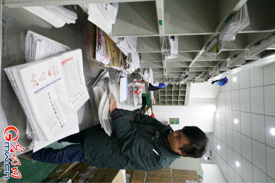 【新春走基层•坚守在一线】“90后”投递员：一份报纸也得送，一个包裹也得投