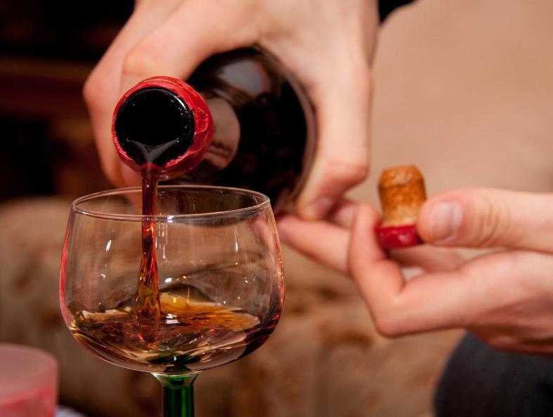 酒桌饭局礼仪及说话技巧,饭局酒桌聊天技巧和话题