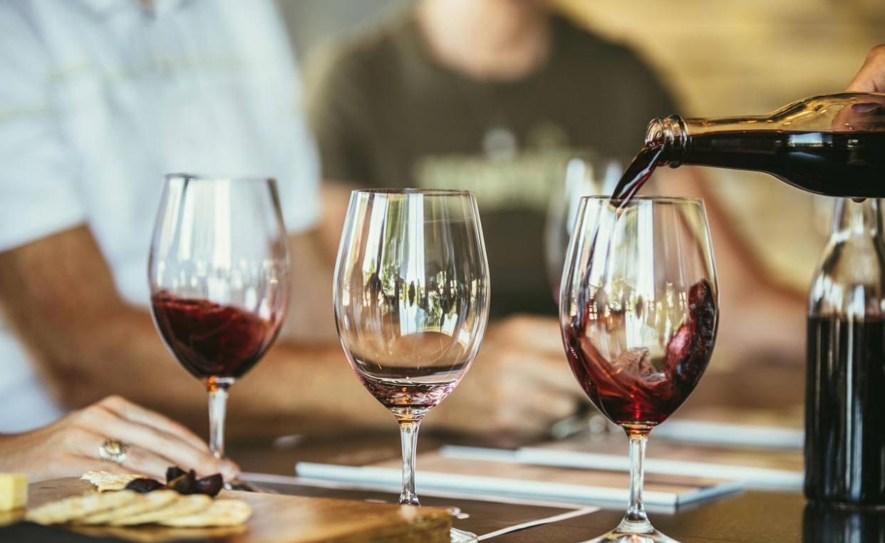 酒桌饭局礼仪及说话技巧,饭局酒桌聊天技巧和话题