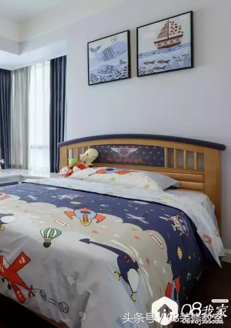 一直在纠结沙发背景墙要不要挂画,今年最流行挂画怎么选