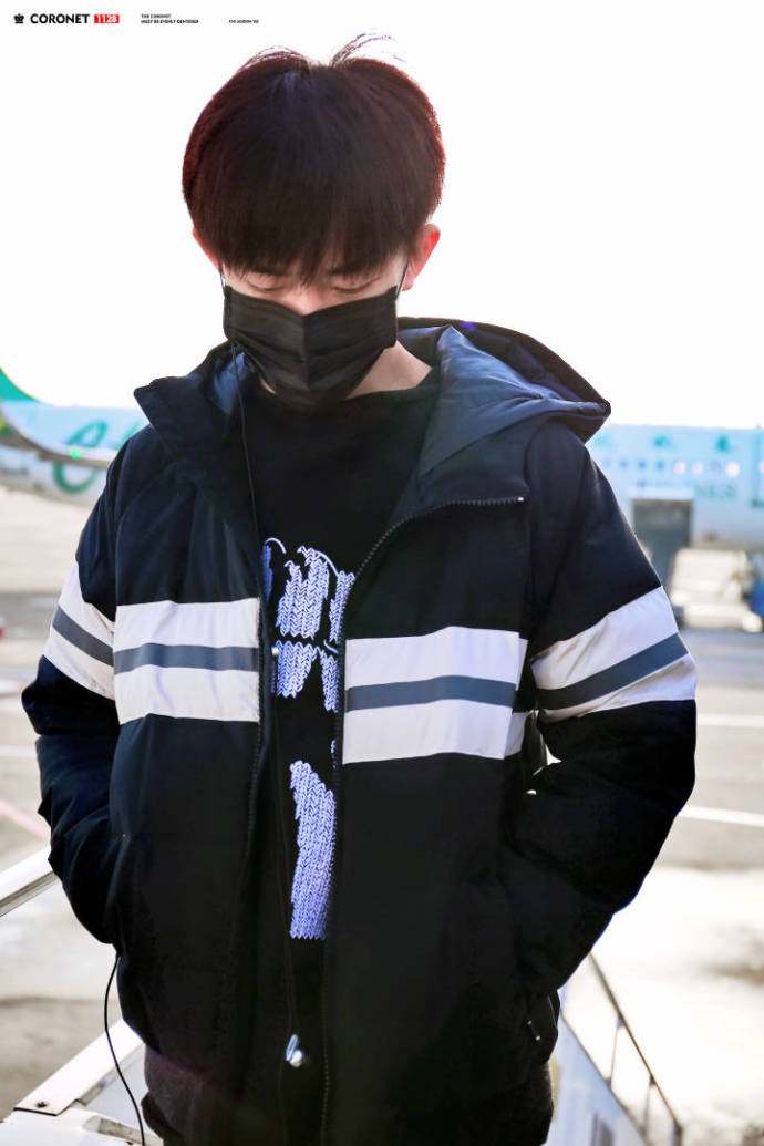 易烊千玺早晨起床满满的正能量,易烊千玺现在刚睡醒的样子