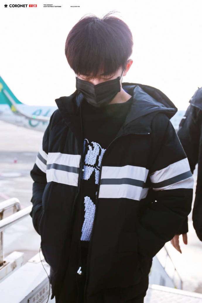 易烊千玺早晨起床满满的正能量,易烊千玺现在刚睡醒的样子