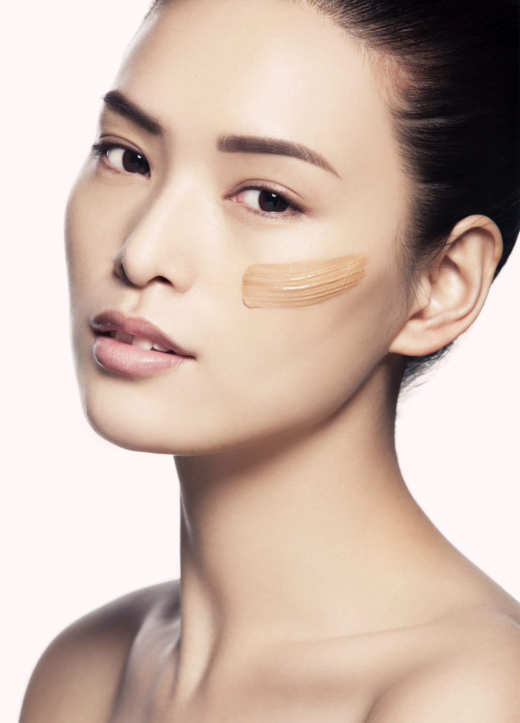 看脸上斑区,速看脸上这三处长斑预示哪些疾病