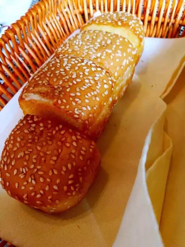 西堤牛排餐前面包怎么吃,西堤厚牛排餐前面包