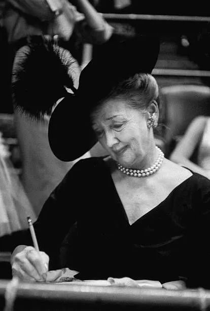 她比卓伟更恶毒，却被誉为最“伟大”的八卦记者！