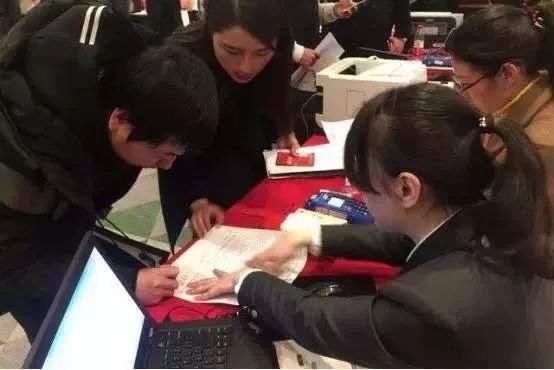 成都摇号疯抢楼盘现状,成都房子摇号中了放弃有什么后果