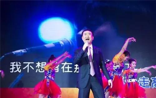 「要我参加这样的公司年会，我还不如辞职算了！」