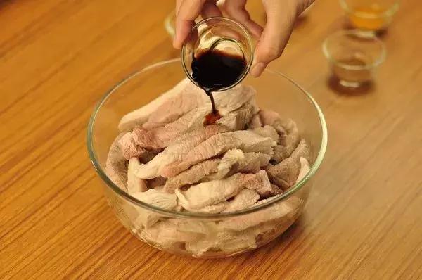 怎样做猪肉干好吃家庭做法,自制猪肉干最简单的方法