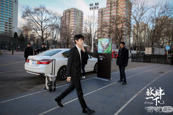 和王俊凯上演霸道总裁爱上我?这些粉丝绝对是从戏精学院毕业的