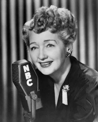 她比卓伟更恶毒，却被誉为最“伟大”的八卦记者！