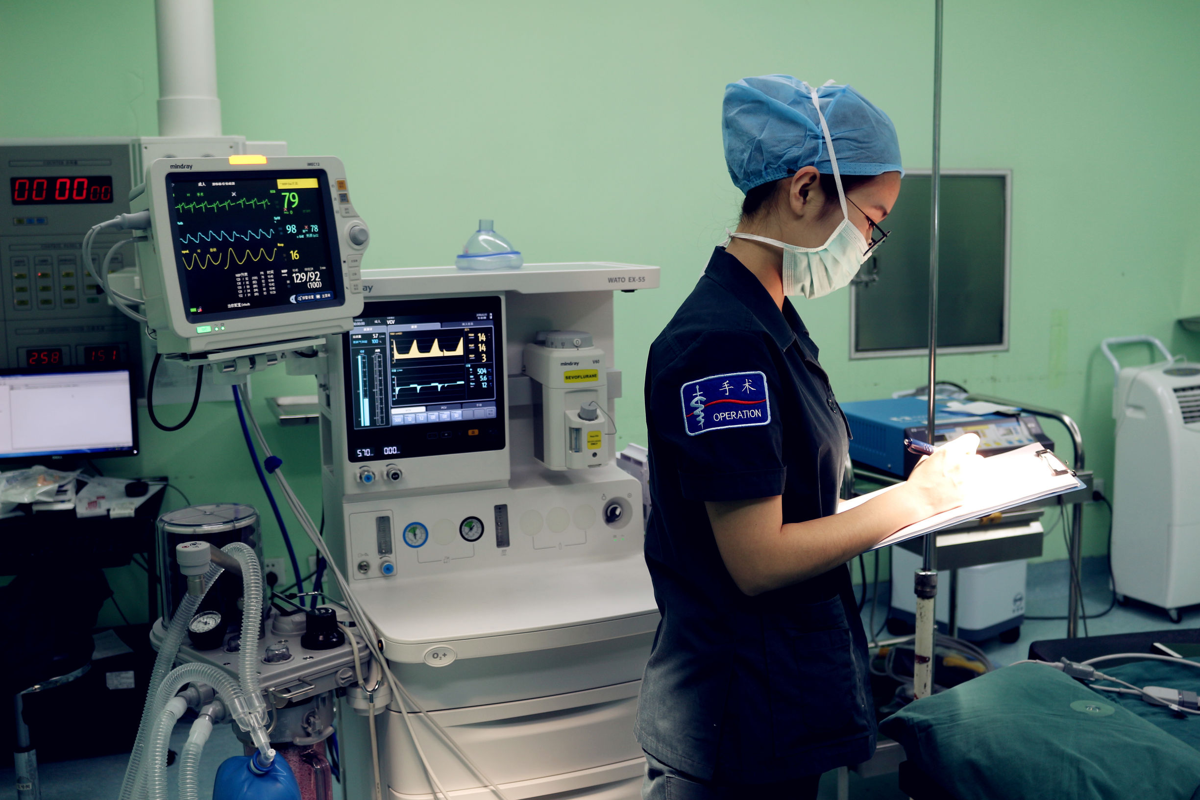 白大褂与火焰蓝婚纱照,婚纱照白大褂怎么拍