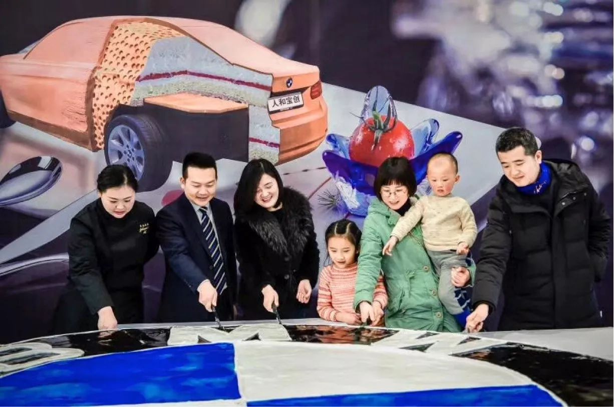 2.6米宝马logo大蛋糕,300人没有吃完