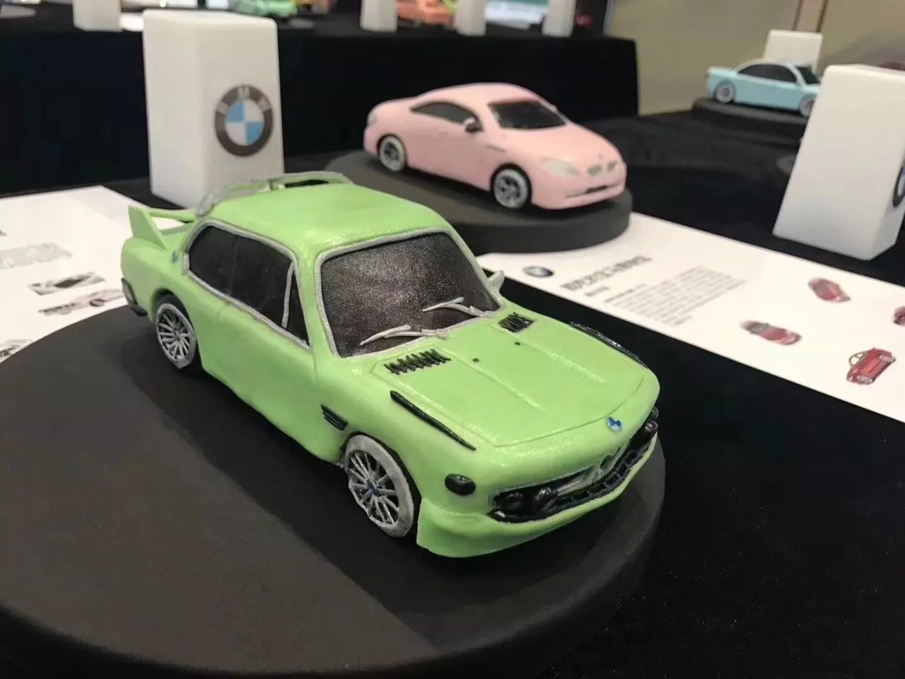 2.6米宝马logo大蛋糕,300人没有吃完