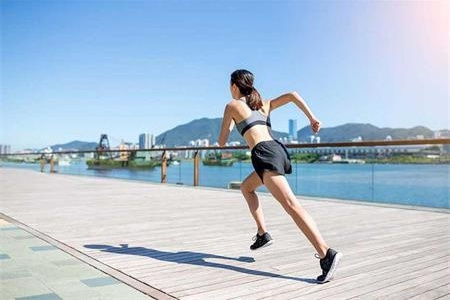 腿的长短我们决定不了,但腿的粗细可以通过这5个动作去改善