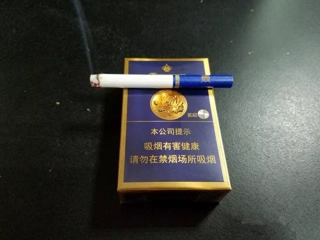 改版的芙蓉王，怎么把爆珠塞进去的？
