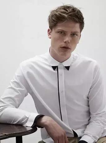 穿衬衫的正确姿势,穿衬衫的正确方法露肩