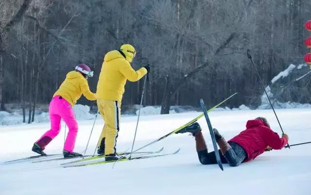 腊月二十四到大年三十，每晚央视少儿频道陪你《过年啦》！