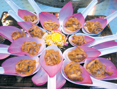 吃花是一件雅事,但哪些花能吃,怎么吃,倒还真有点学问