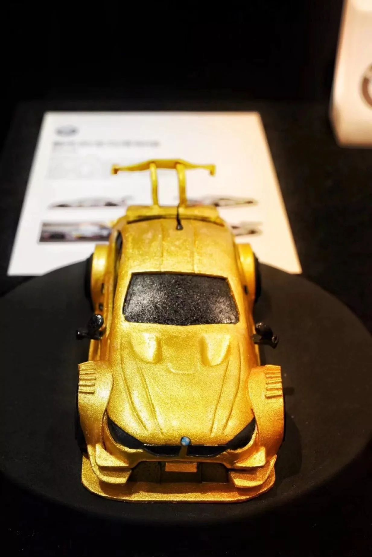 2.6米宝马logo大蛋糕,300人没有吃完