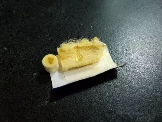 改版的芙蓉王，怎么把爆珠塞进去的？