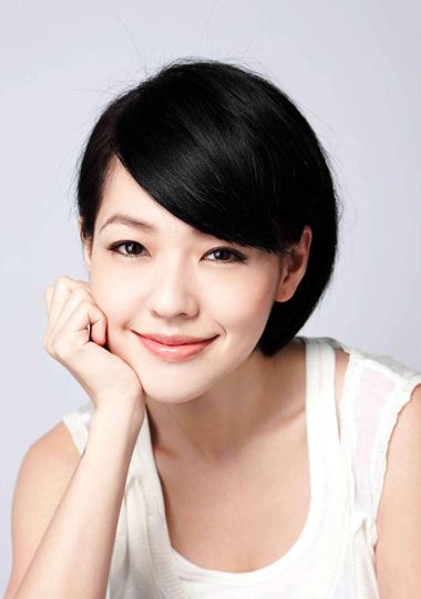 2021年适合大脸最流行的发型,大脸发型女2022流行短发发型减龄