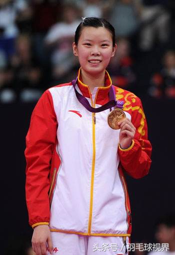 羽毛球发球的4种基本功进来看看,羽毛球如何掌握正确发球