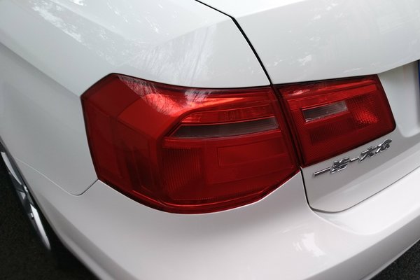 2013款大众捷达1.6l自动舒适,捷达2013款1.6l手动舒适型查看机油