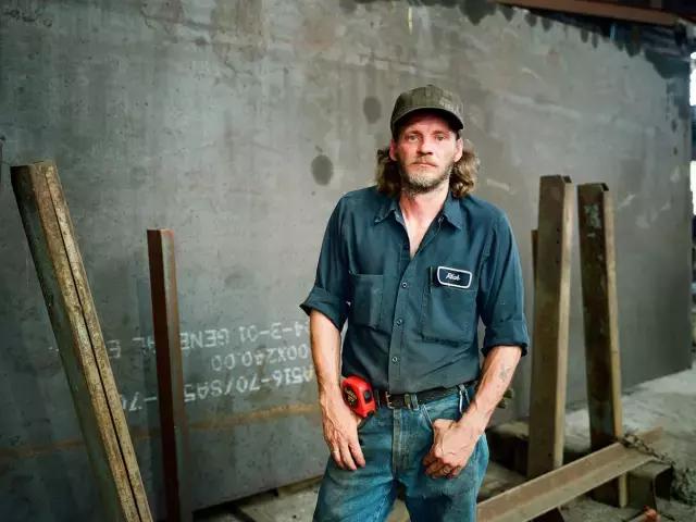 穿衬衫的正确姿势,穿衬衫的正确方法露肩