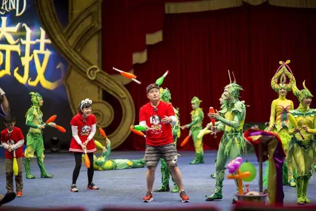 腊月二十四到大年三十，每晚央视少儿频道陪你《过年啦》！