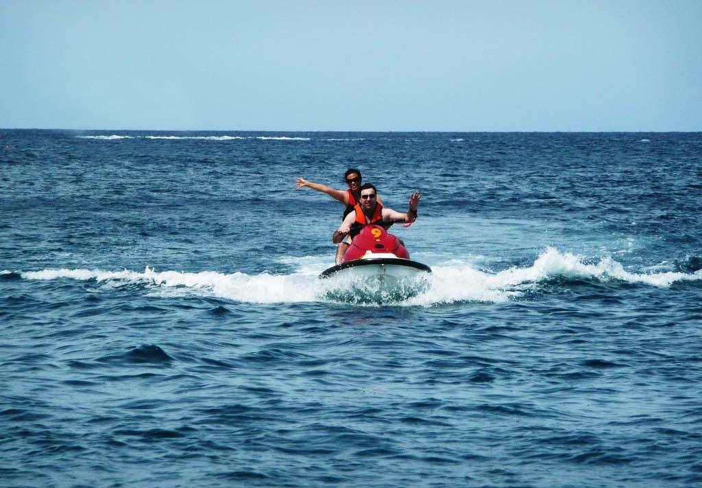 海上也能开摩托车？60km/h的速度简直爽到飞起！