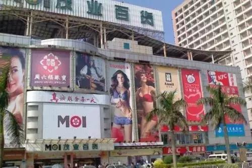 老司机在抢车位,车位免费停车攻略